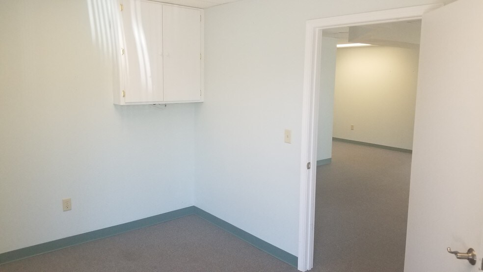 More Photos Of 121 Erie Canal Dr, Rochester Medical For Sale