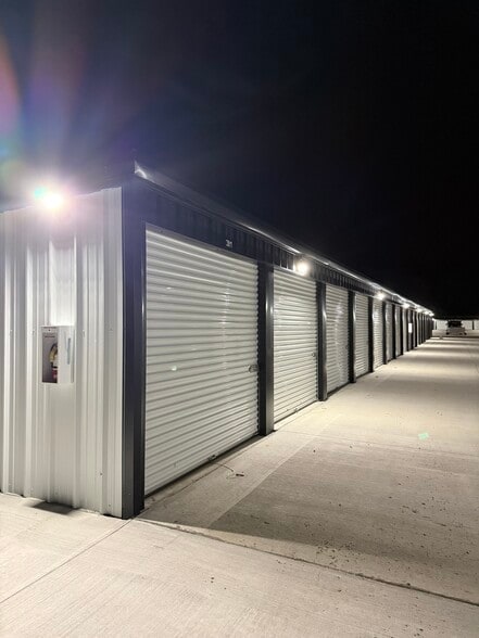 More Photos Of 1308 Adair Ct SW, Cedar Rapids Self Storage For Sale