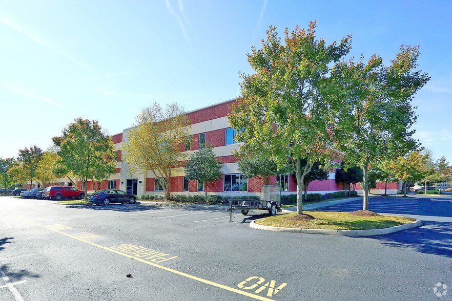 More Photos Of 7421 Central Business Park Dr, Norfolk Light Manufacturing For Lease