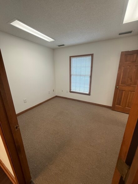 More Photos Of 7316 Wallace Rd, Charlotte Office Residential For Lease