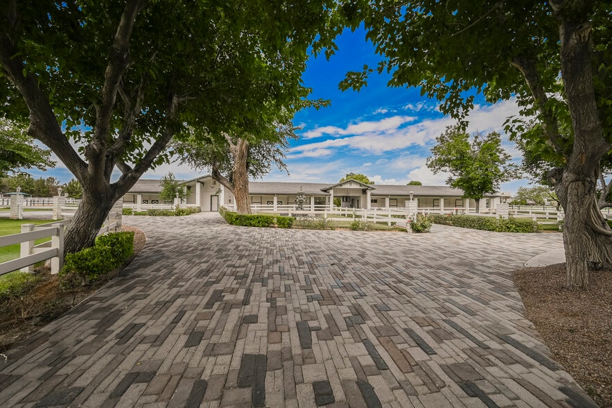 More Photos Of 6629 S Pecos Rd, Las Vegas Horse Stables For Sale