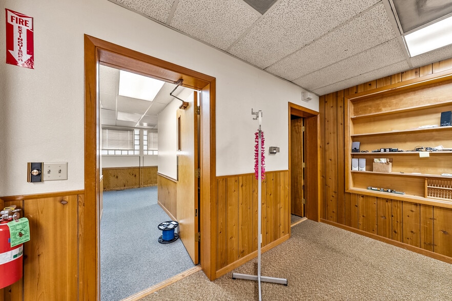 More Photos Of 655 W Umpqua St, Roseburg Radio TVTransmission Facilities For Sale