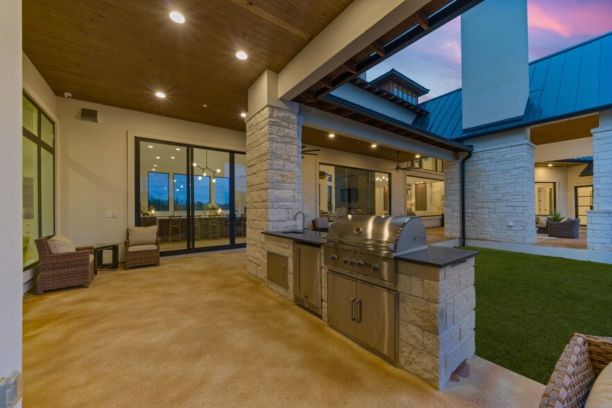 More Photos Of 7505 E US Highway 290, Johnson City Flex For Sale