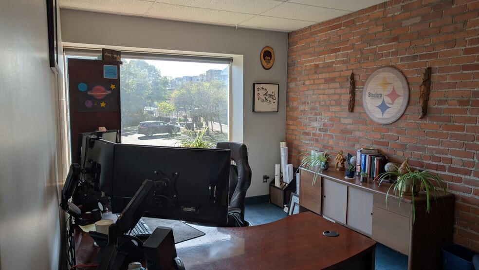 More Photos Of 10 Liftbridge Ln E, Fairport Loft Creative Space For Lease