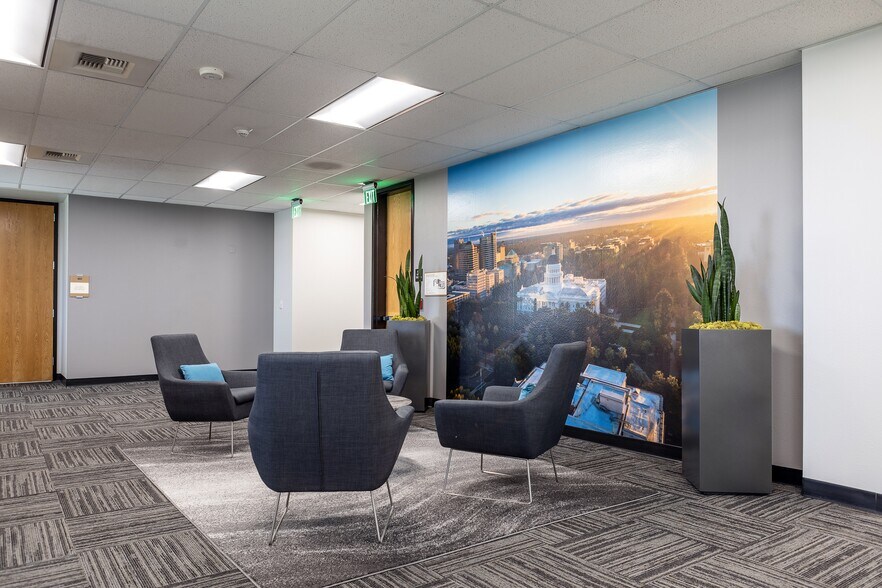 More Photos Of 2535 Capitol Oaks Dr, Sacramento Office For Lease