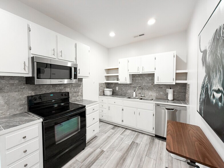 More Photos Of 100 Red Oak Drive, Staunton Office For Sale