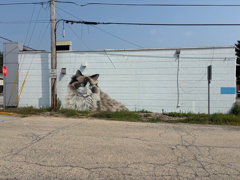 More Photos Of 202 Dixie Way N, South Bend Freestanding For Sale