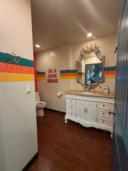 More Photos Of 204 S Broadway, Coweta Office For Sale