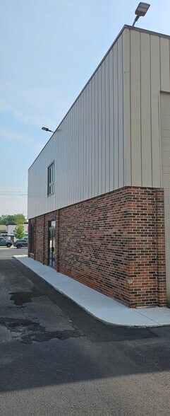 More Photos Of 20370 Rand Rd, Kildeer Storefront For Lease