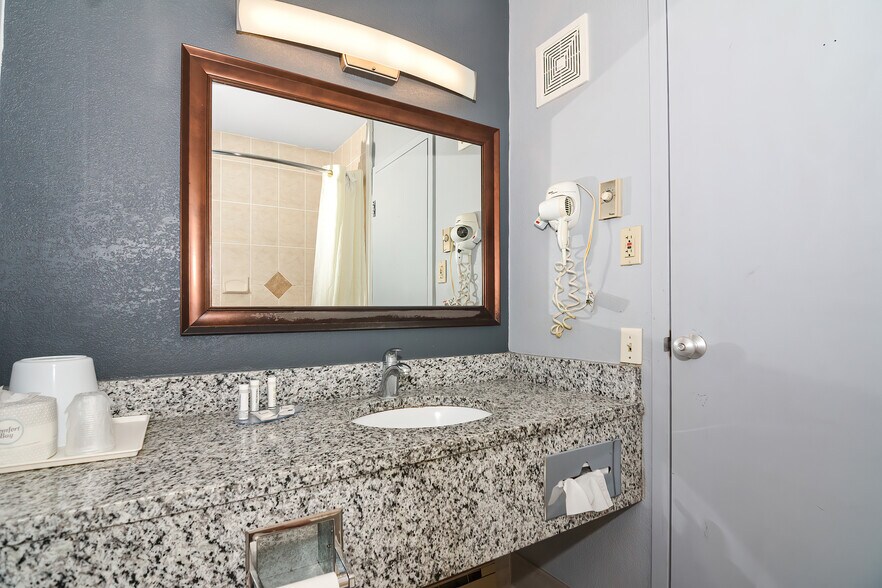 More Photos Of 1186 Worcester Rd, Framingham Hotel For Sale