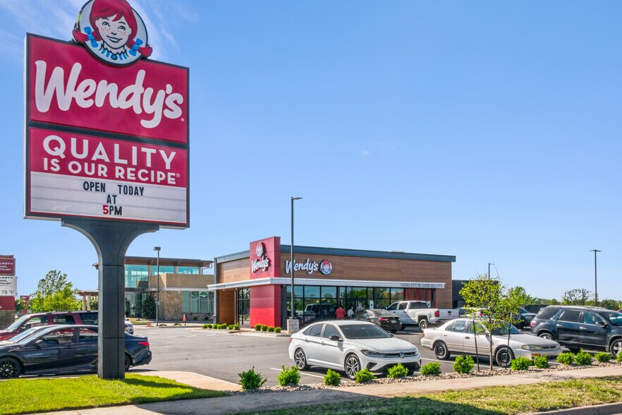 More Photos Of 1524 E 30th Ave, Hutchinson Fast Food For Sale