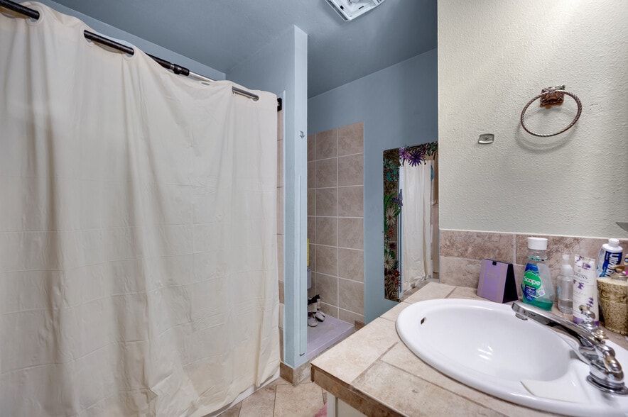 More Photos Of 2105 E Platte Ave, Colorado Springs Hotel For Sale