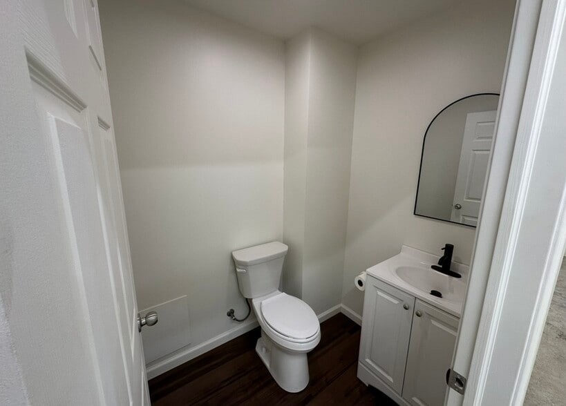 More Photos Of 373 Easton Rd, Horsham Township Auto Repair For Lease