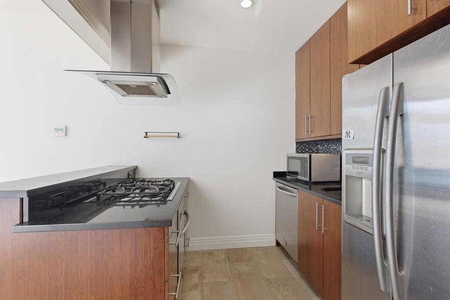 More Photos Of 146 Diamond St, Brooklyn Apartments For Sale