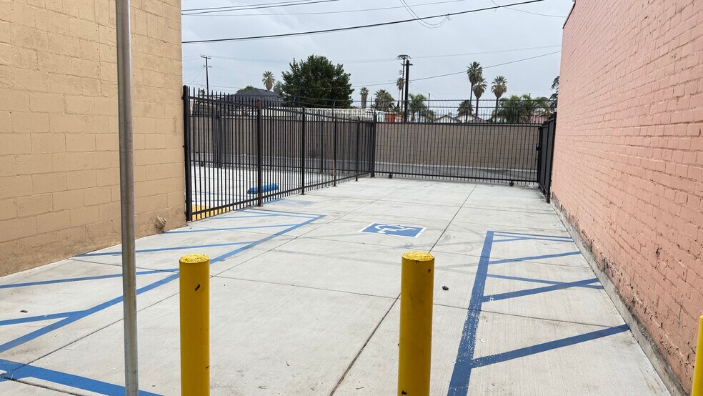 More Photos Of 1233-1235 N E St, San Bernardino Restaurant For Lease
