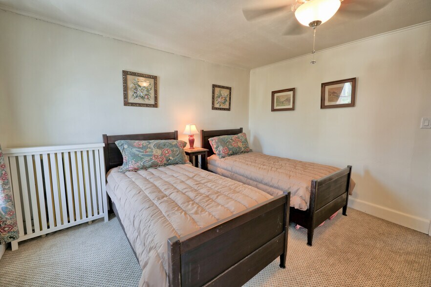 More Photos Of 511 Warren St, Hudson Storefront Retail Residential For Sale