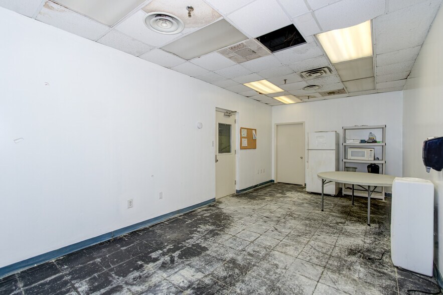 More Photos Of 1664 Sharon Rd, Washington Warehouse For Sale