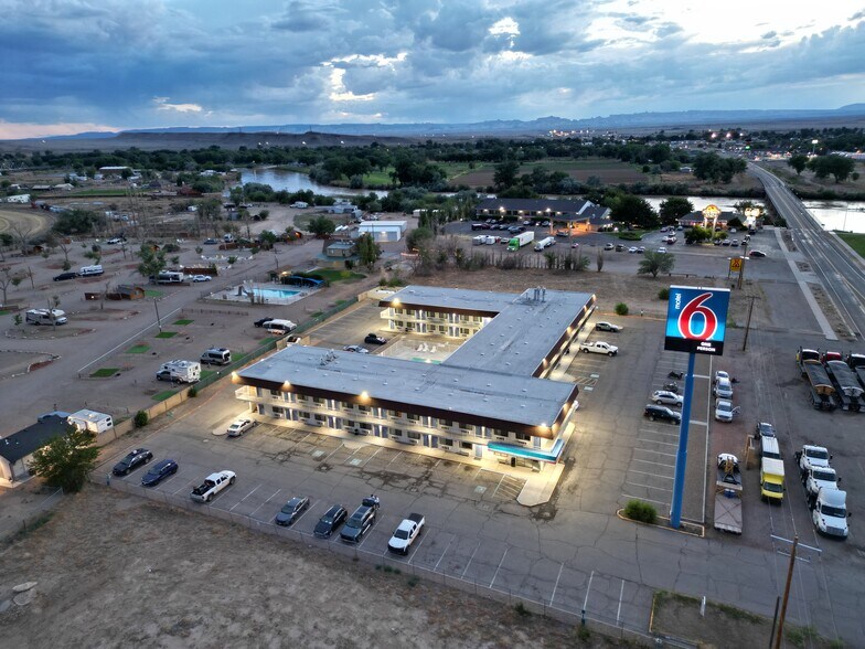 More Photos Of 1860 E Main St, Green River Hotel For Sale