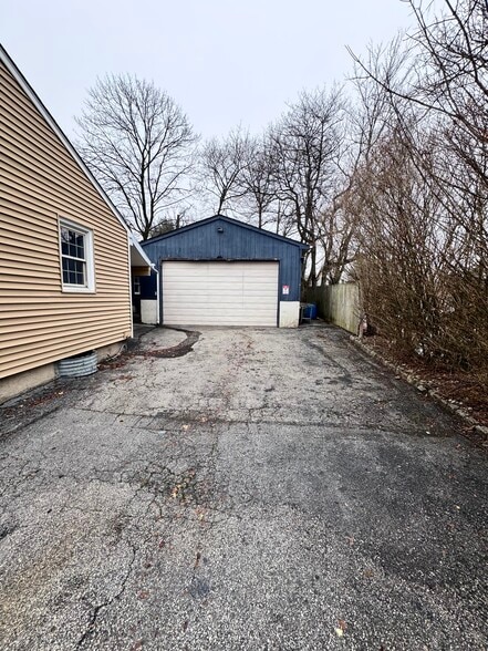 More Photos Of 2 N Lakeside Ave, Berwyn Office For Lease