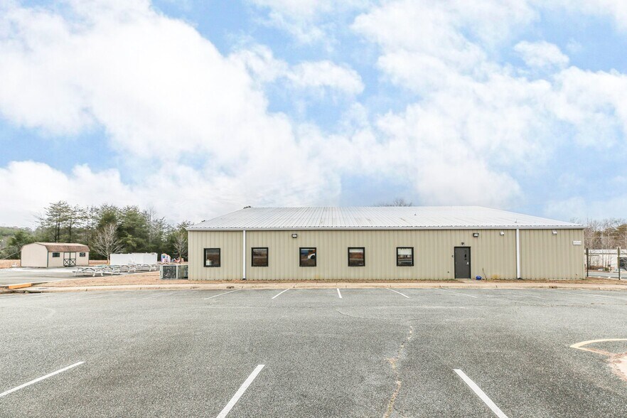 More Photos Of 9304 Onyx Ct, Fredericksburg Warehouse For Lease