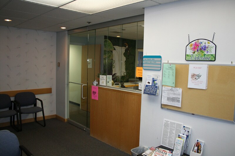 More Photos Of 2 Medical Center Dr, Springfield Medical For Lease