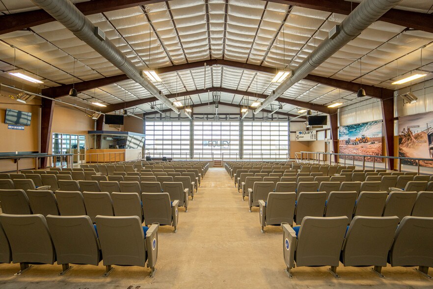 More Photos Of 7044 Interstate 10, Sealy Distribution For Sale