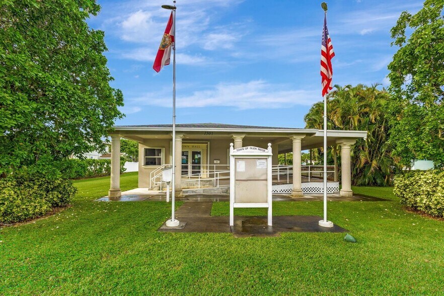 More Photos Of 1288 Glen Rd, West Palm Beach Specialty For Sale