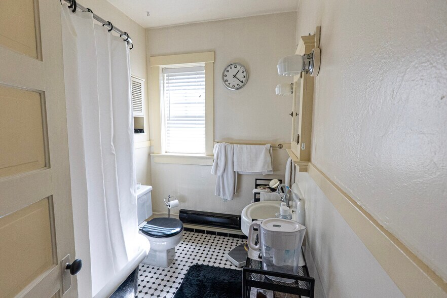 More Photos Of , Tacoma Multifamily For Sale