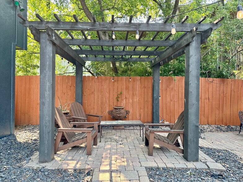 More Photos Of 708-800 S 1st St, Austin Multifamily For Sale