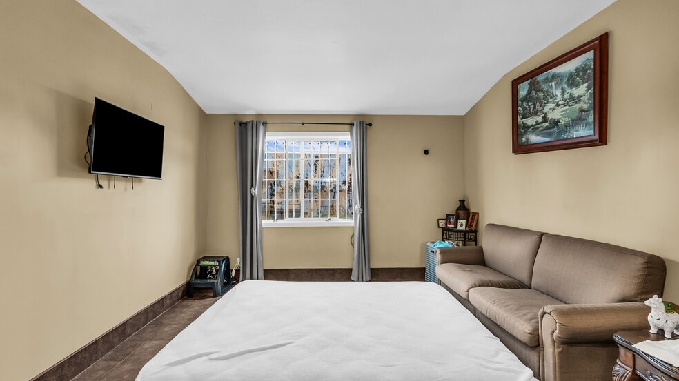 More Photos Of 909 53rd Ave, Oakland Warehouse For Sale
