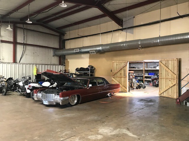 More Photos Of 8326-8330 Harry Hines Blvd, Dallas Auto Repair For Lease