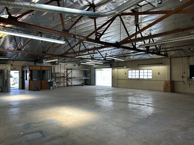 More Photos Of 2621 S Main St, Santa Ana Manufacturing For Sale