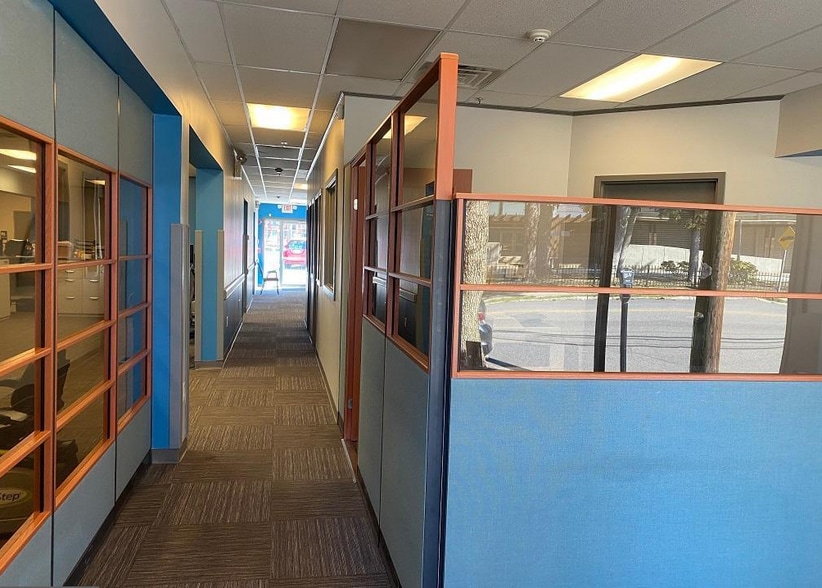 More Photos Of 1410 Manoa Rd, Wynnewood Storefront Retail Office For Lease