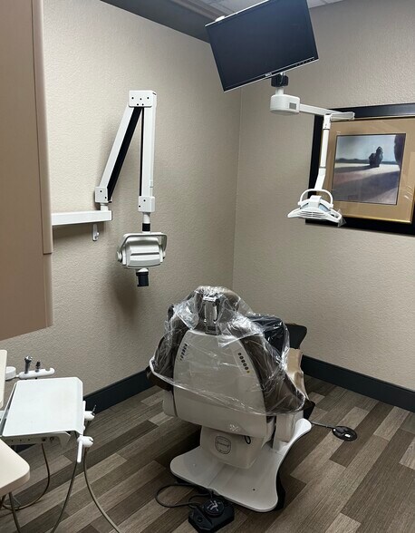 More Photos Of 1603 Eureka Rd, Roseville Office For Sale