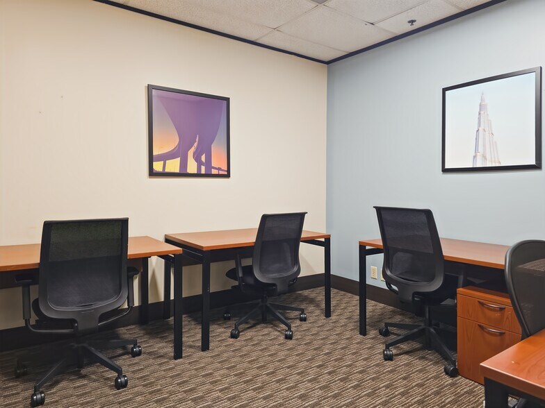 More Photos Of 15851 Dallas Pkwy, Addison Coworking Space