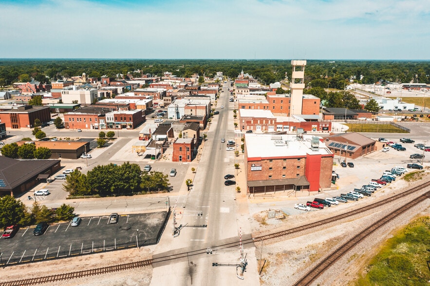 Primary Photo Of 101 W Coates St, Moberly Office For Lease