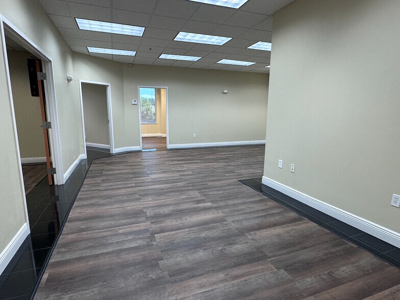 More Photos Of 6200 Metrowest Blvd, Orlando Office For Sale