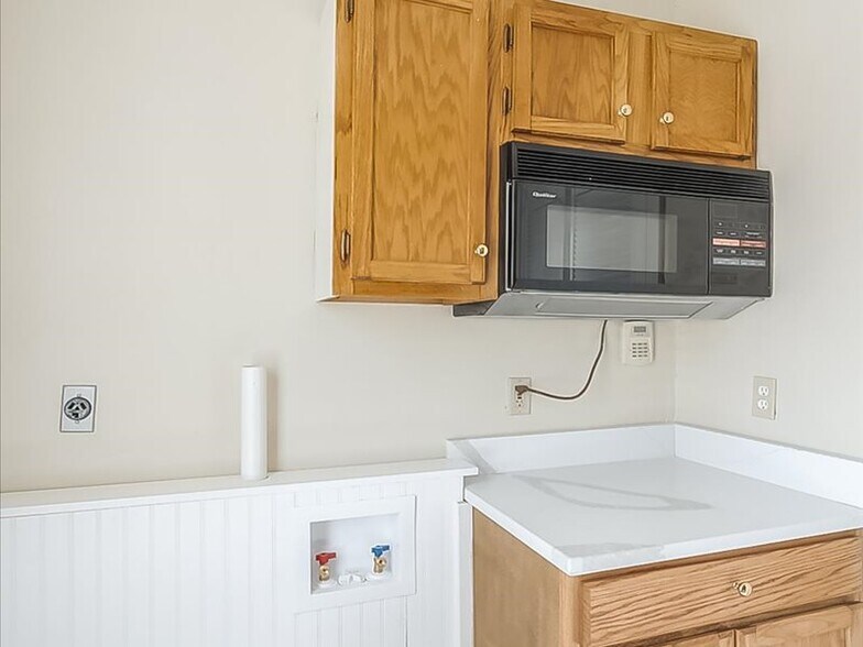 More Photos Of 513 E High St, Lexington Freestanding For Lease