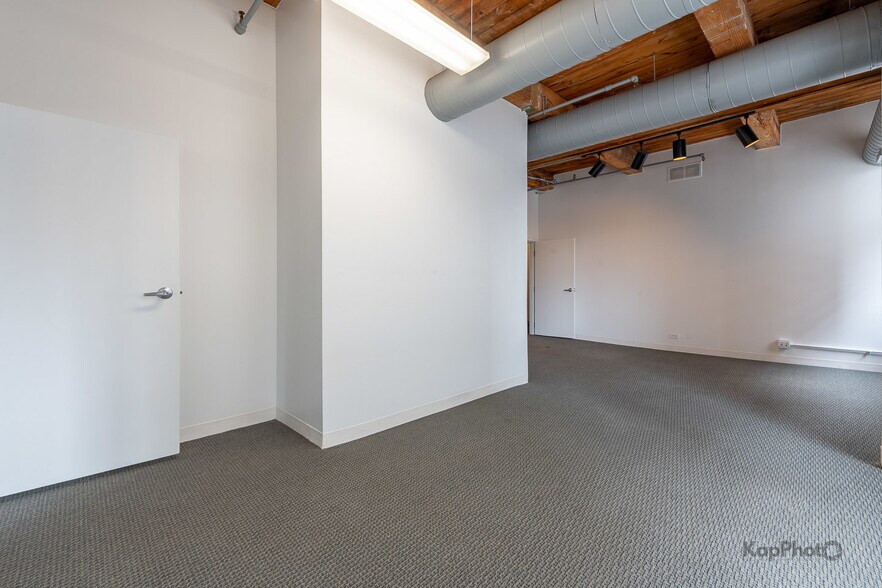 More Photos Of 921 W Van Buren St, Chicago Office Residential For Sale