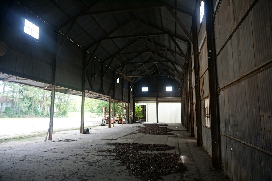 More Photos Of 403 N Main St, Evergreen Warehouse For Sale