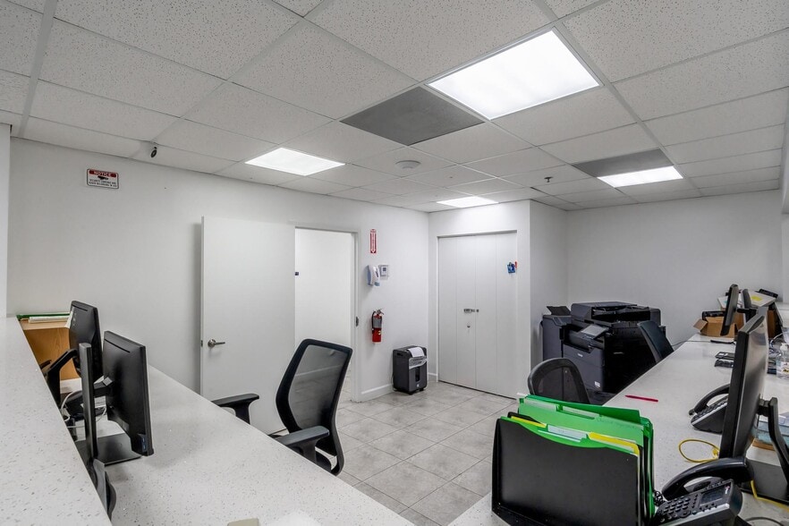 More Photos Of 12550 Biscayne Blvd, North Miami Medical For Lease