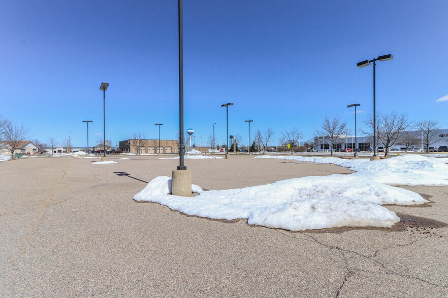 More Photos Of 1740 Park Ave, Plover Storefront Retail Office For Lease