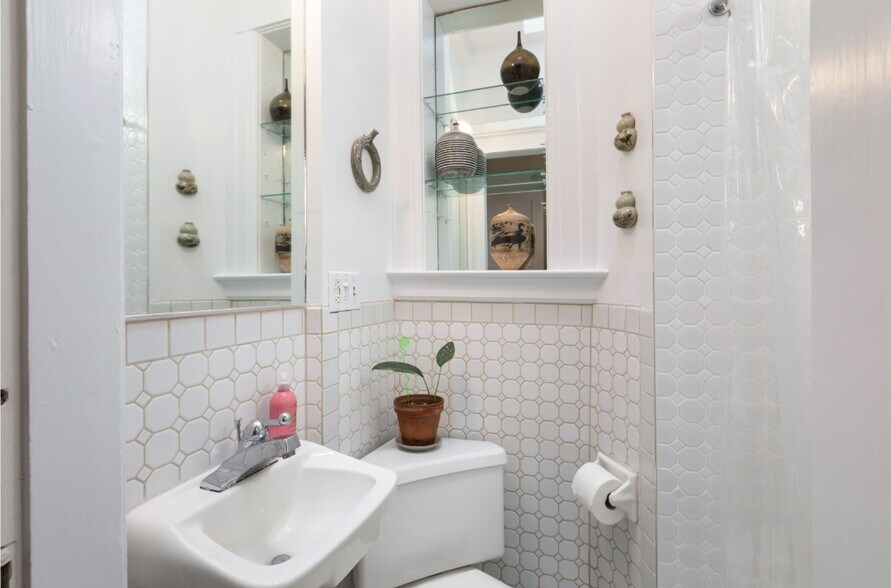 More Photos Of 1338-1348 Larkin St, San Francisco Apartments For Sale