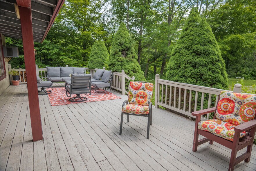More Photos Of 6 Abroad Rd, West Dover Hotel For Sale