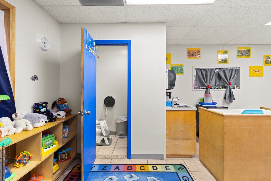 More Photos Of 16737 Sprawling Oaks Dr, Conroe Daycare Center For Sale