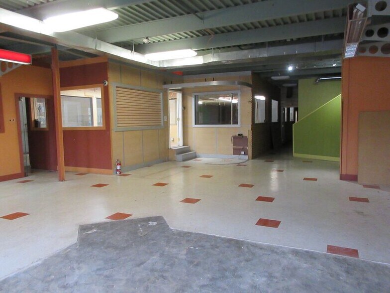 More Photos Of 6900 N Dixie Dr, Dayton Auto Repair For Sale