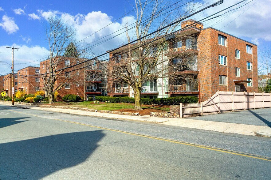 More Photos Of 447 Pleasant St, Melrose Apartments For Sale