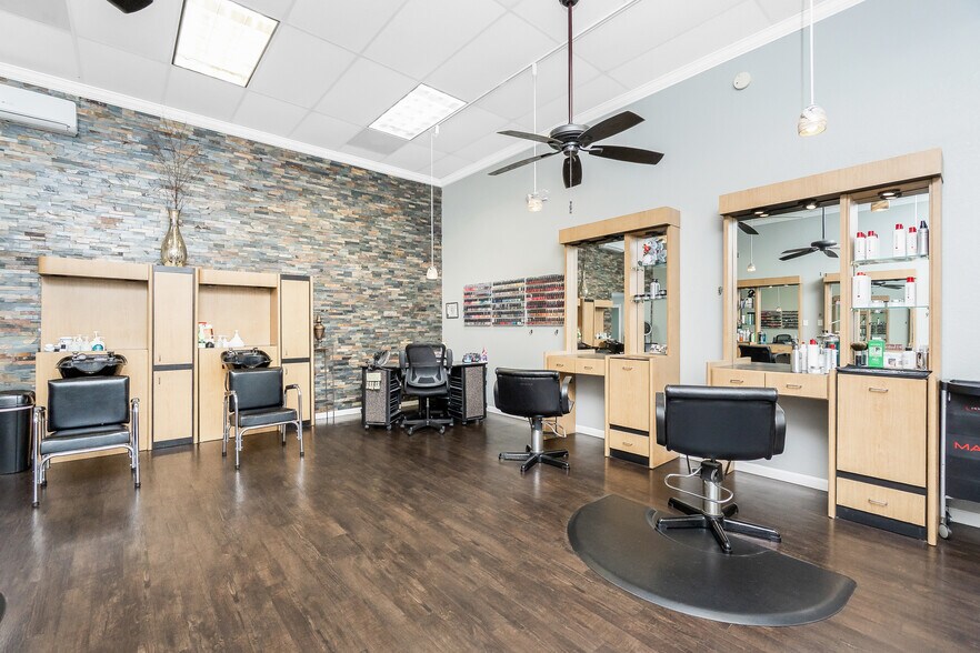 More Photos Of 20020 Veterans Blvd, Port Charlotte Office For Sale