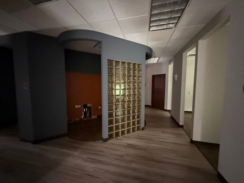 More Photos Of 8112 Isabella Ln, Brentwood Office For Lease