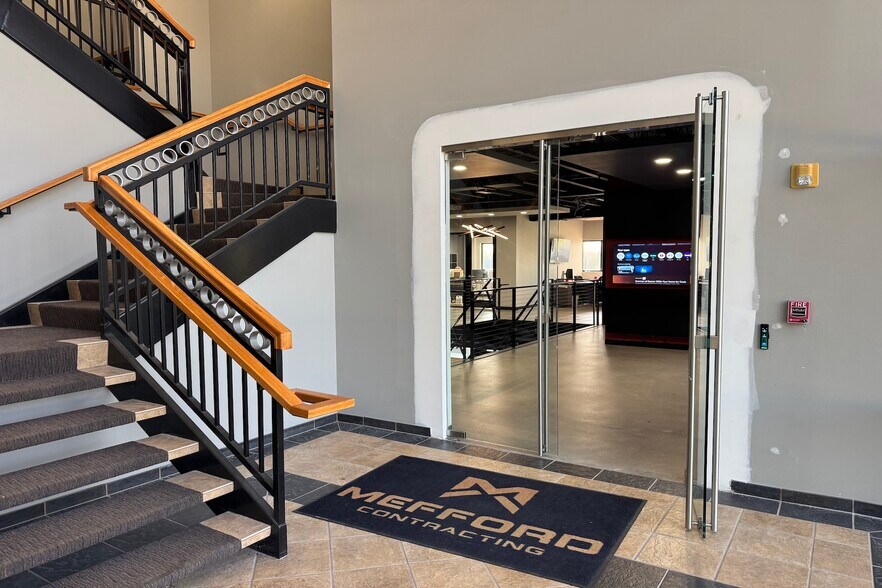 More Photos Of 109 Fieldview Dr, Versailles Office For Lease
